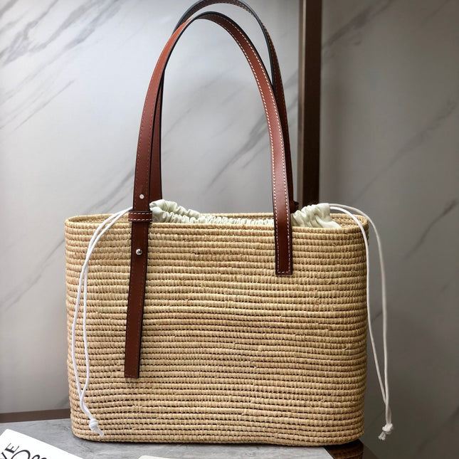 LOE SQUARE BASKET BAG 28 IN NATURAL RAFFIA AND CHOCOLATE BROWN CALFSKIN