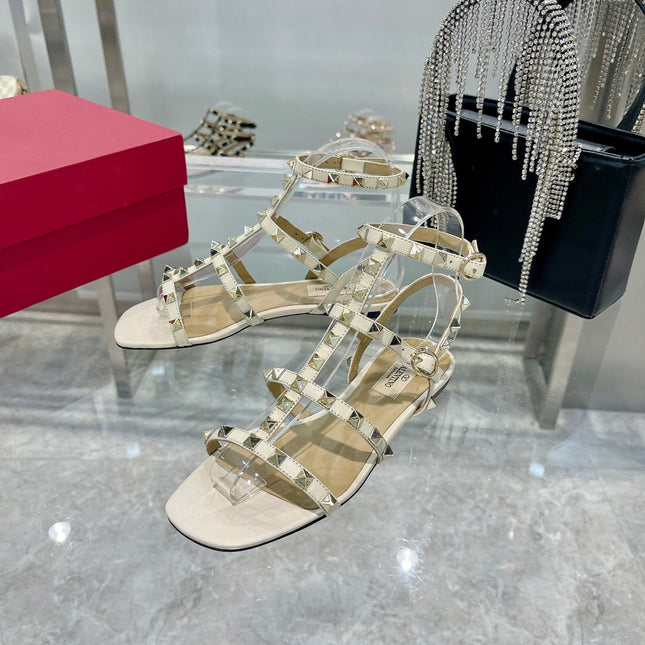 ROCKSTUD SANDAL WITH STRAPS IN WHITE CALFSKIN