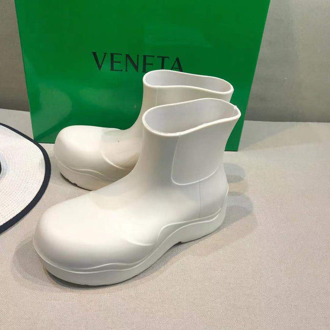 PUDDLE ANKLE BOOT IN WHITE RUBBER
