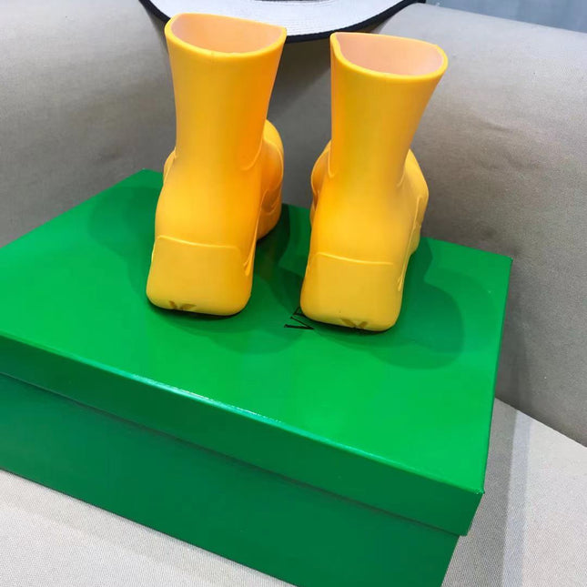 PUDDLE ANKLE BOOT IN BRIGHT YELLOW RUBBER