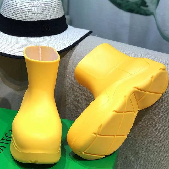 PUDDLE ANKLE BOOT IN BRIGHT YELLOW RUBBER