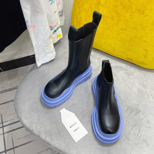 TIRE CHELSEA BOOT IN BLACK MIX CORNFLOWER BLUE CALFSKIN