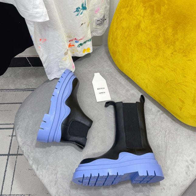 TIRE CHELSEA BOOT IN BLACK MIX CORNFLOWER BLUE CALFSKIN