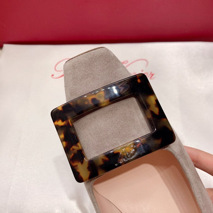 BELLE VIVIER PUMPS IN TAUPE SUEDE TORTOISESHELL BUCKLE