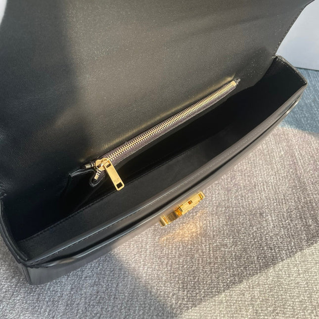 CHAIN SHOULDER BAG CLAUDE 33 IN BLACK CALFSKIN GOLD HARDWARE