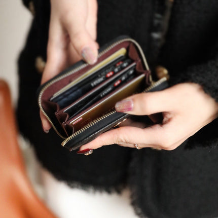 CC ZIPPED COIN BASIC PURSE 11 BLACK CALFSKIN WITH GOLD ICON