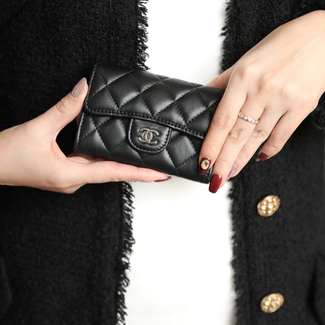 CC FLAP CARD HOLDER 11.3 BLACK CALFSKIN SILVER ICON