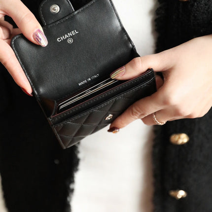 CC FLAP CARD HOLDER 11.3 BLACK CALFSKIN SILVER ICON