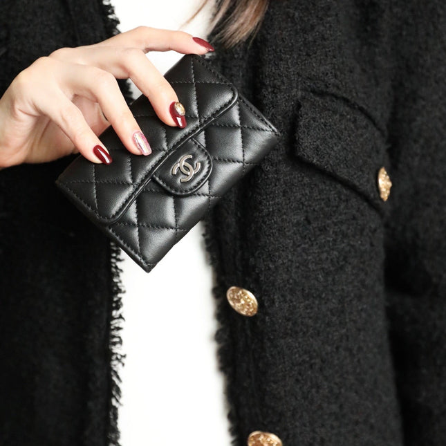 CC FLAP CARD HOLDER 11.3 BLACK CALFSKIN SILVER ICON