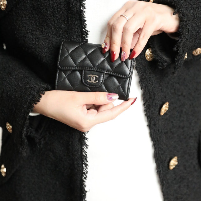 CC FLAP CARD HOLDER 11.3 BLACK CALFSKIN SILVER ICON