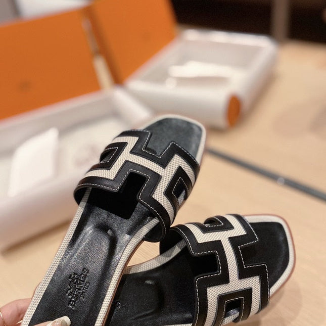 0RAN SANDALS IN BLACK CALFSKIN AND WHITE CANVAS