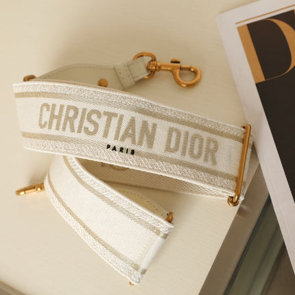 LADY 24 HANDBAG IN WHITE OBLIQUE JACQUARD AND BEIGE WICKER