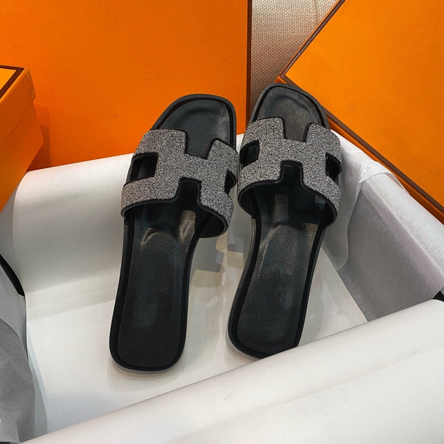 0ran Sandal Caviar Black Leather