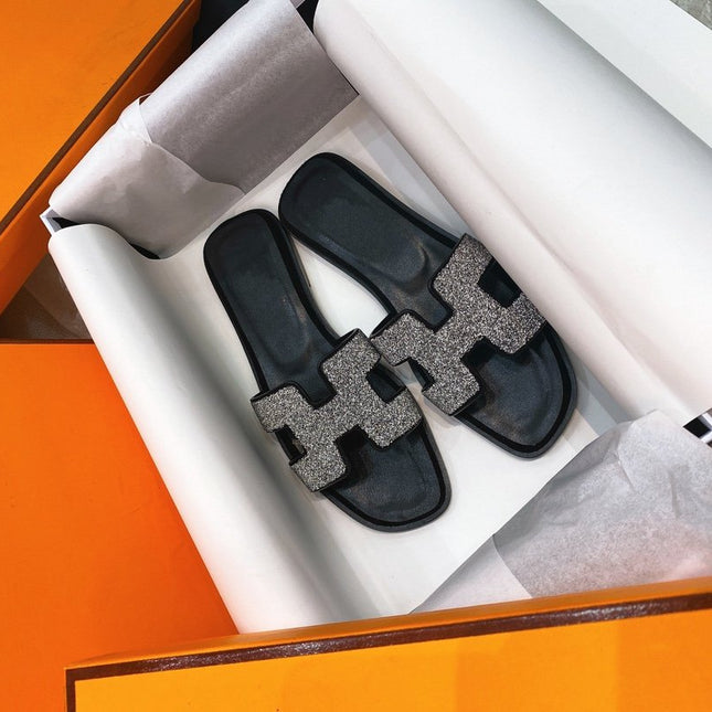 0ran Sandal Caviar Black Leather