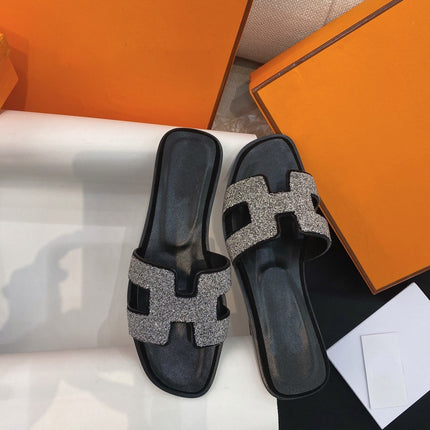 0ran Sandal Caviar Black Leather