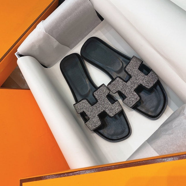 0ran Sandal Caviar Black Leather