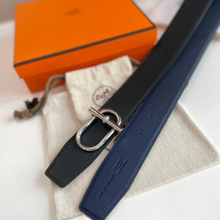 HM ITHAQUE BELT SILVER BUCKLE & REVERSIBLE NAVY BLUE AND BLACK LEATHER STRAP 38MM