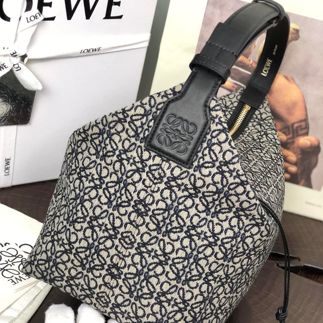LOE CUBI 21 BAG IN WHITE MIX BLACK ANAGRAM JACQUARD