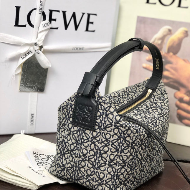 LOE CUBI 21 BAG IN WHITE MIX BLACK ANAGRAM JACQUARD