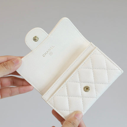 CC FLAP CARD HOLDER 11.3 WHITE GRAINED CALFSKIN GOLD ICON