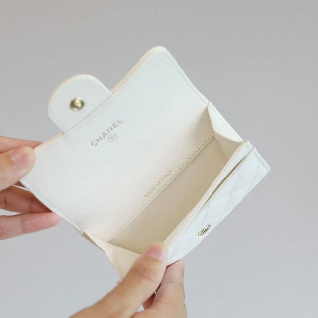 CC FLAP CARD HOLDER 11.3 WHITE GRAINED CALFSKIN GOLD ICON