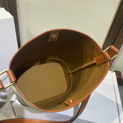 BUCKET 30 IN WHITE TRIOMPHE CANVAS AND RED BROWN CALFSKIN TRIM