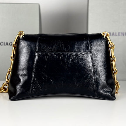 DOWNTOWN SHOULDER BAG 29 IN BLACK WAXED SHEEPSKIN GOLD HARDWARE