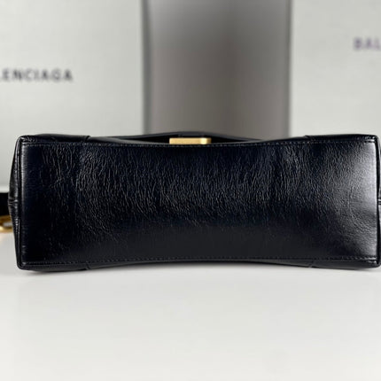 DOWNTOWN SHOULDER BAG 29 IN BLACK WAXED SHEEPSKIN GOLD HARDWARE