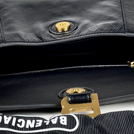 DOWNTOWN SHOULDER BAG 29 IN BLACK WAXED SHEEPSKIN GOLD HARDWARE