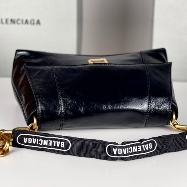 DOWNTOWN SHOULDER BAG 29 IN BLACK WAXED SHEEPSKIN GOLD HARDWARE