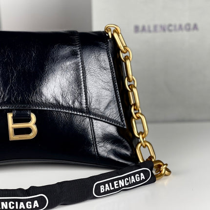 DOWNTOWN SHOULDER BAG 29 IN BLACK WAXED SHEEPSKIN GOLD HARDWARE