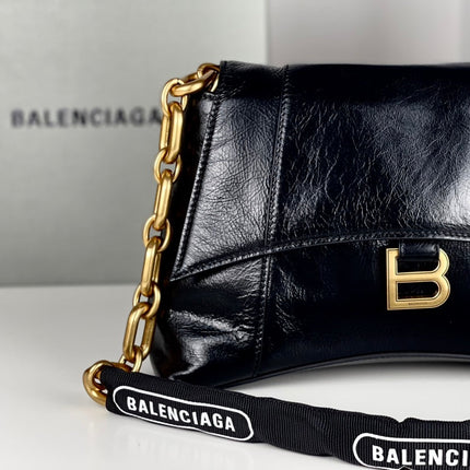 DOWNTOWN SHOULDER BAG 29 IN BLACK WAXED SHEEPSKIN GOLD HARDWARE