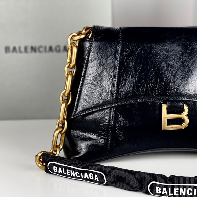 DOWNTOWN SHOULDER BAG 29 IN BLACK WAXED SHEEPSKIN GOLD HARDWARE