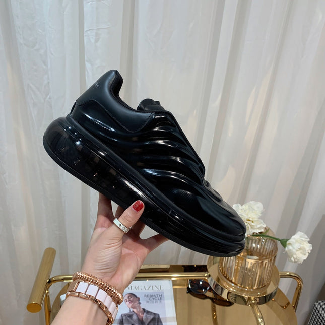 OVERSIZED SNEAKERS IN BLACK SHINY CALFSKIN WAVE PATTERN AND BLACK SOLE