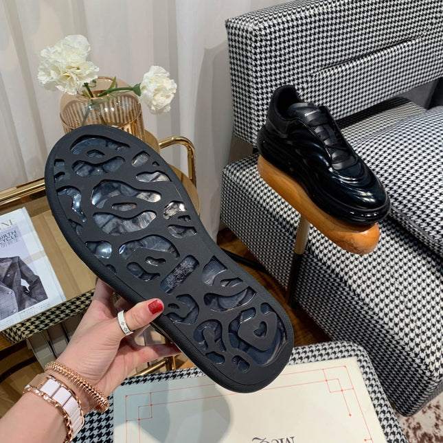 OVERSIZED SNEAKERS IN BLACK SHINY CALFSKIN WAVE PATTERN AND BLACK SOLE