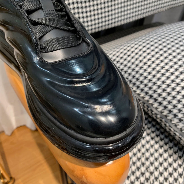 OVERSIZED SNEAKERS IN BLACK SHINY CALFSKIN WAVE PATTERN AND BLACK SOLE