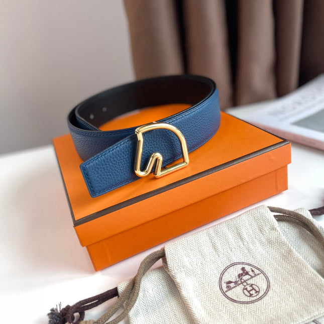 BOUCLE BELT BUCKLE & REVERSIBLE NAVY BLUE AND BLACK AND WHITE LEATHER STRAP 38MM GOLD HARDWARE