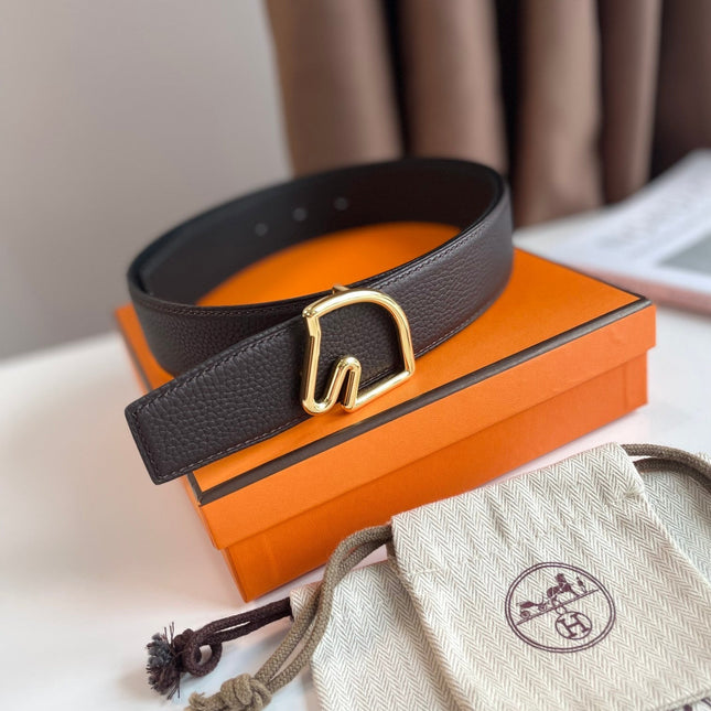 BOUCLE BELT BUCKLE & REVERSIBLE CHOCOLATE BROWN AND BLACK LEATHER STRAP 38MM GOLD HARDWARE