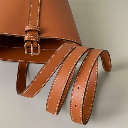 TRIOMPHE 25 BUCKET BAG CINNAMON BROWN CALFSKIN