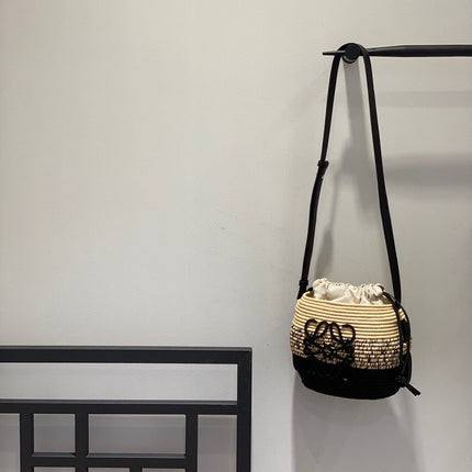 LOE 18 ANAGRAM BASKET BAG IN BLACK AND NATURAL RAFFIA
