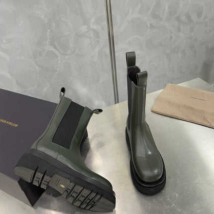 LUG CHELSEA BOOT IN ARMY GREEN CALFSKIN