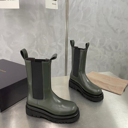 LUG CHELSEA BOOT IN ARMY GREEN CALFSKIN
