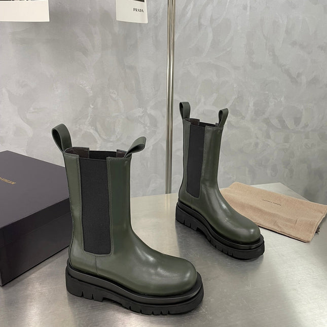 LUG CHELSEA BOOT IN ARMY GREEN CALFSKIN