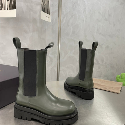 LUG CHELSEA BOOT IN ARMY GREEN CALFSKIN
