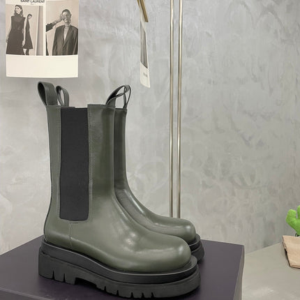LUG CHELSEA BOOT IN ARMY GREEN CALFSKIN