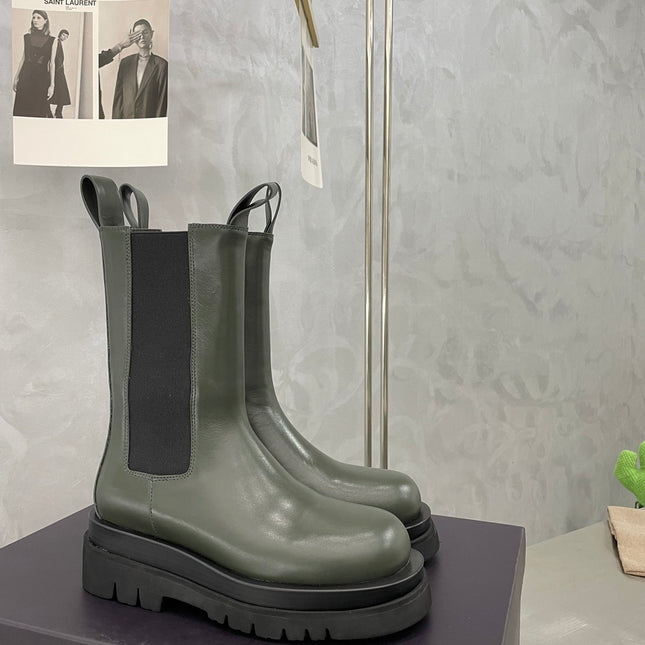 LUG CHELSEA BOOT IN ARMY GREEN CALFSKIN