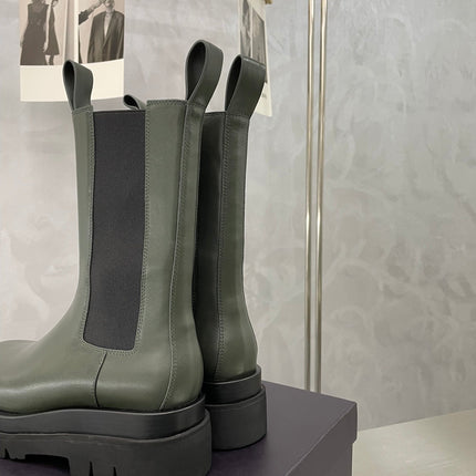 LUG CHELSEA BOOT IN ARMY GREEN CALFSKIN