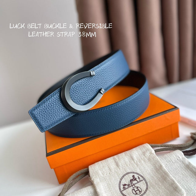 HM LUCK BELT BUCKLE & REVERSIBLE BLACK AND NAVY BLUE LEATHER STRAP 38MM