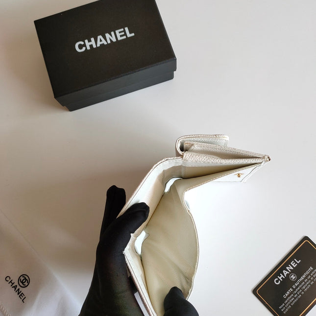 CC TRIFOLD PURSE 12 WHITE GRAINED CALFSKIN GOLD ICON