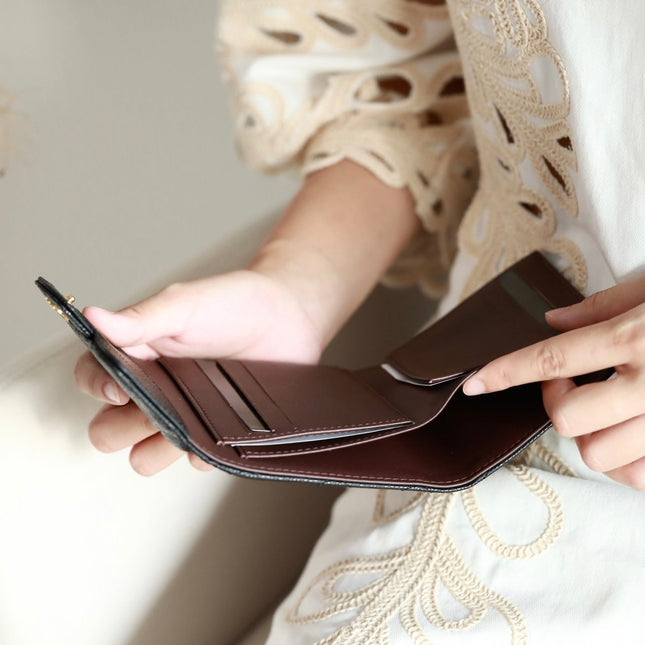 CC FLAP CARD HOLDER 11.5 BLACK GRAINED CALFSKIN GOLD ICON